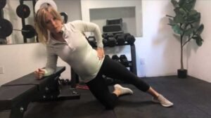 Technique for modified coppenhagen plank while pregnant. 