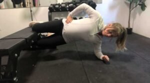 Technique for modified Copenhagen plank while pregnant
